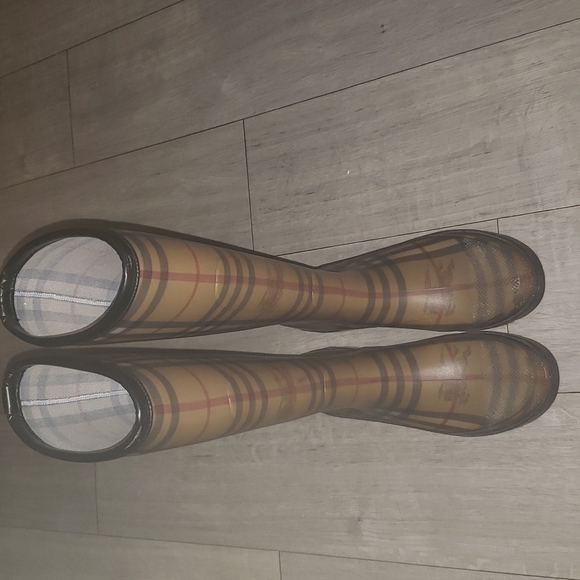 Burberry Tall Rain Boots size 38 - Picture 1 of 4